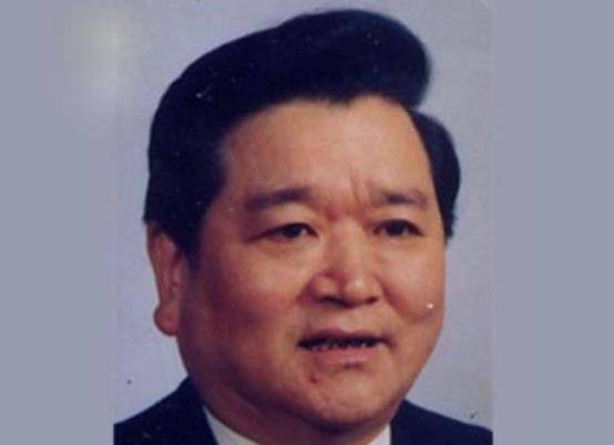 原创福州首富陈凯出门带数位保镖随行请人吃饭只喝30年以上的茅台