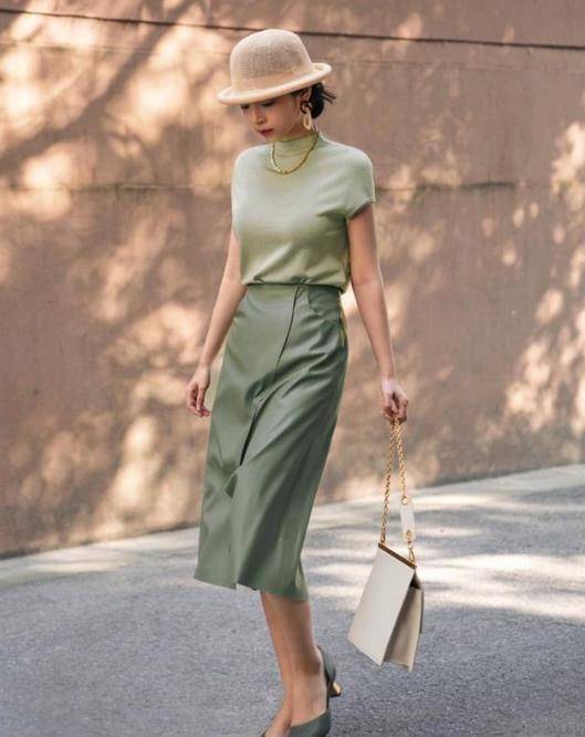 原创三木展示春季教科书穿搭30岁女人该如何优雅看她就知道