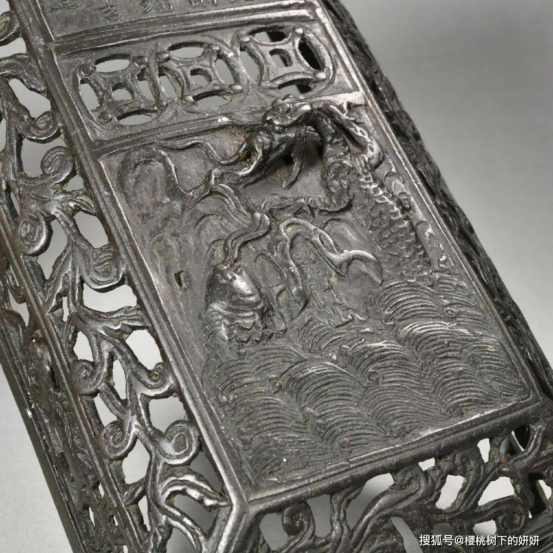 华艺国际2024拍卖:追溯明嘉靖铜碧海鱼化龙纹暖砚_砚台_康熙_正德