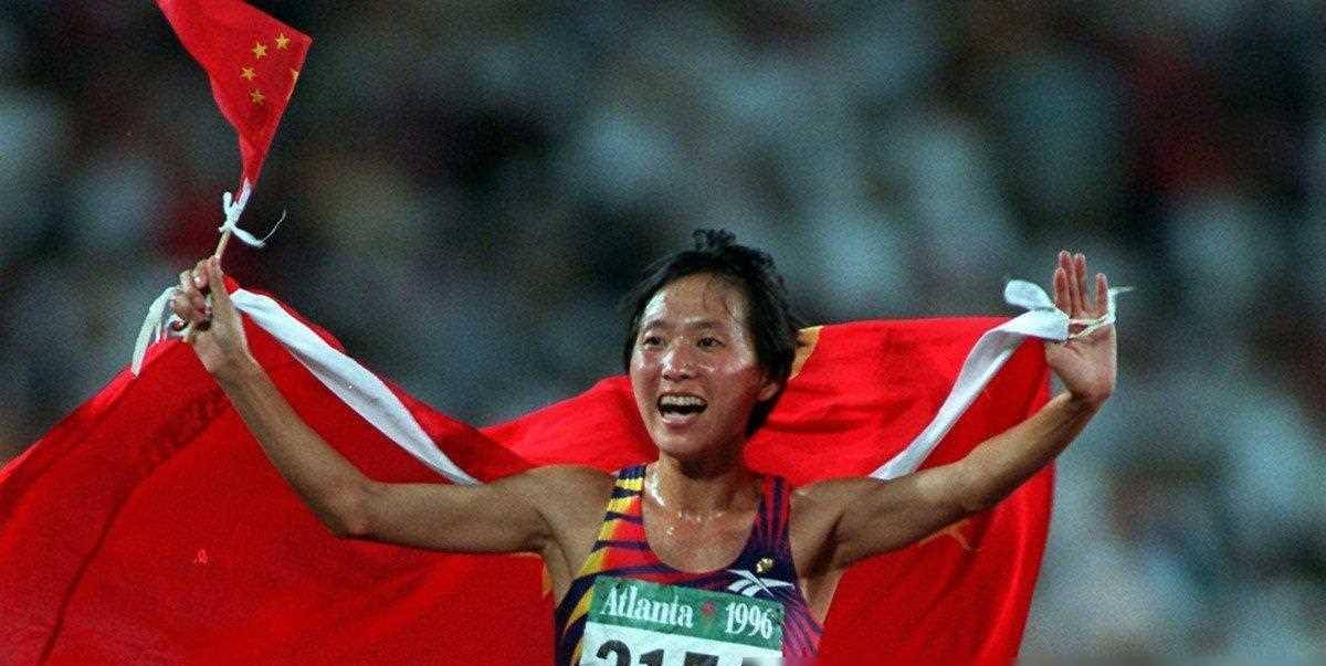 奥运冠军王军霞:退役移居国外,3个孩子3个爹,如今回来现身频_生活