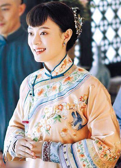 结婚3年丈夫病逝,她独自撑起家族大业,享尽富贵死后被扔乱葬岗_周莹本