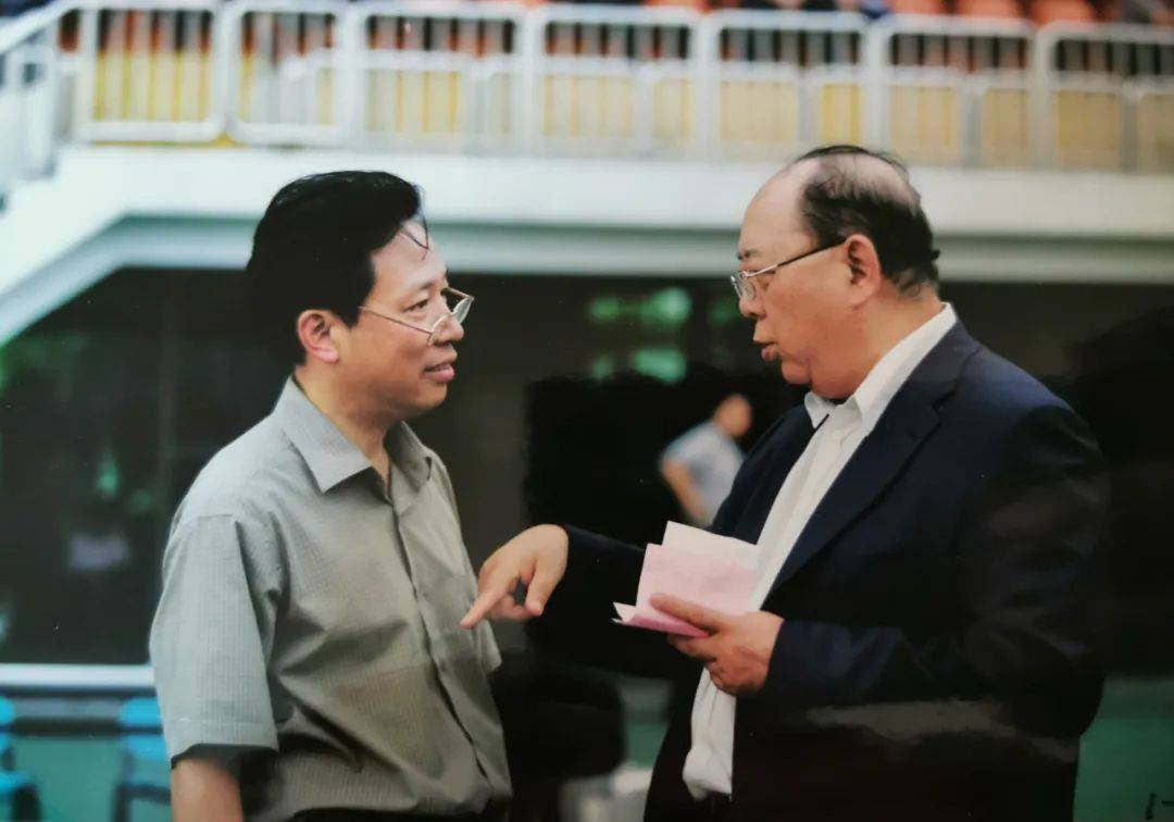 故事———中国大酒店新闻发布会:香雪制药出征香港_冠名_彭伟军_媒体