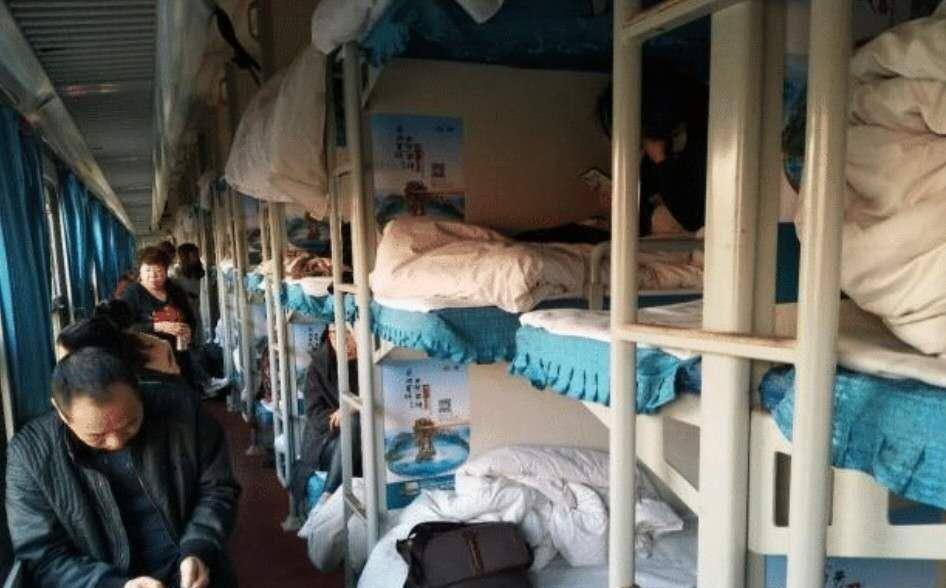 自己购买的火车硬卧下铺发现却被老人霸占教大家如何巧妙化解