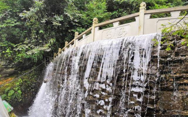 神瀑沟风景区地处于德阳下辖的什邡境内,距离成都大概有90多公里的