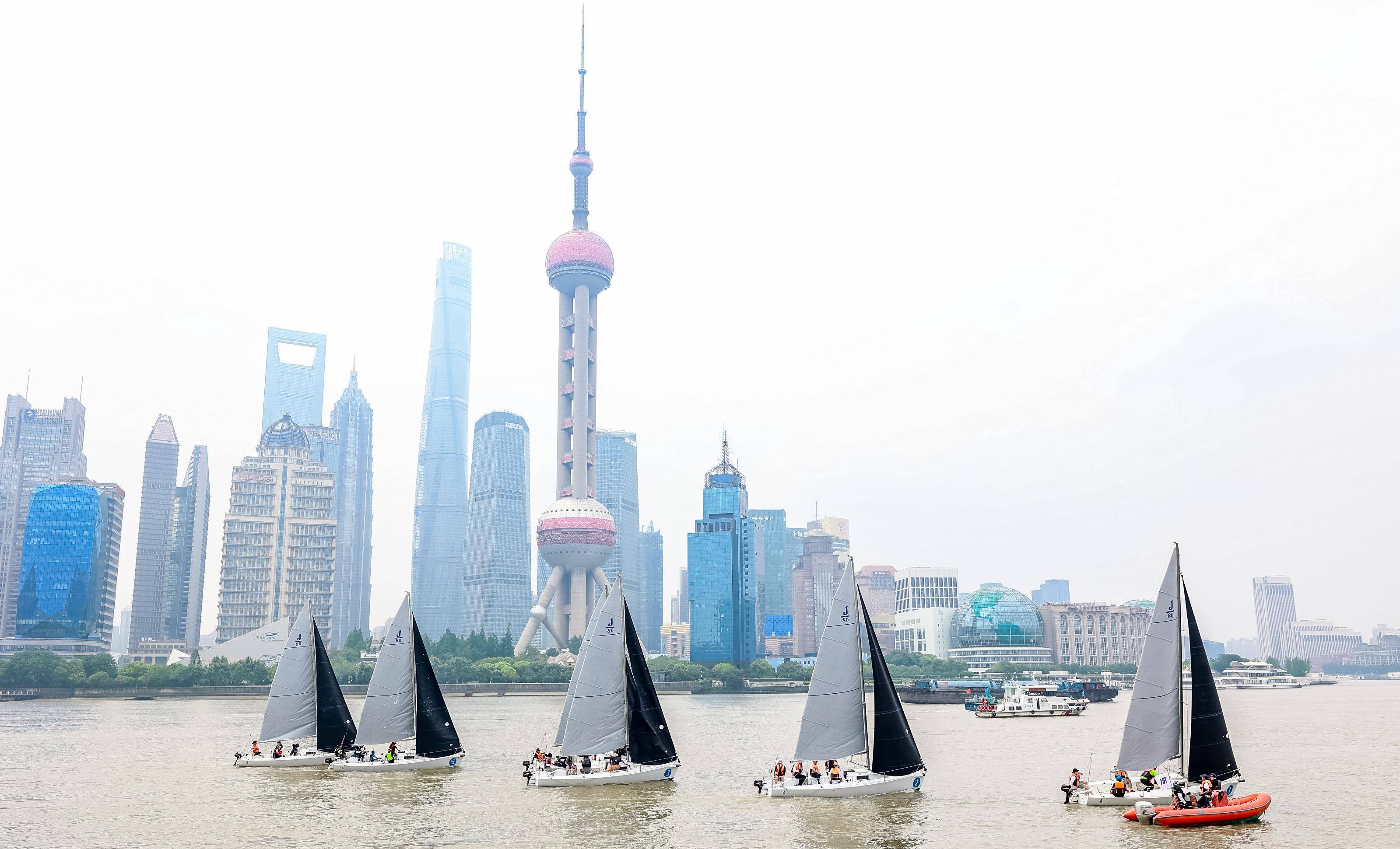 上海滴水湖坐船图片