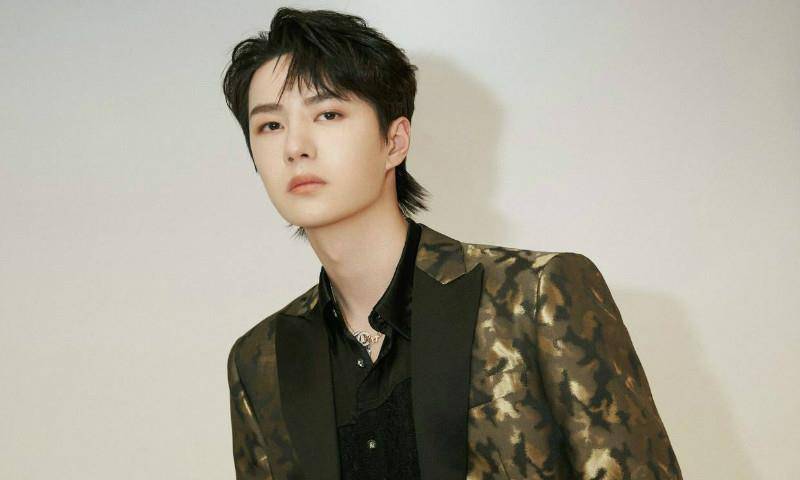 原创王一博开跑车和网红嬉闹驾驶座对象曝光粉丝哭笑不得