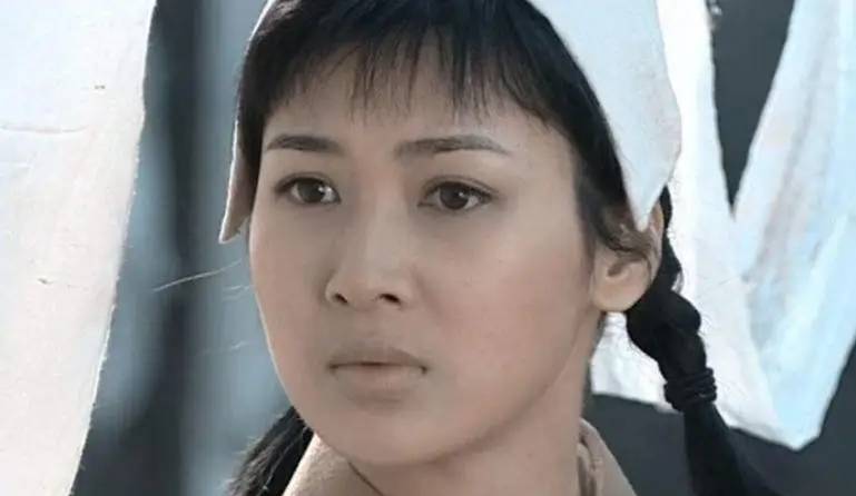 亮剑女神"童蕾:从荧屏辉煌到豪门梦碎,背负1.