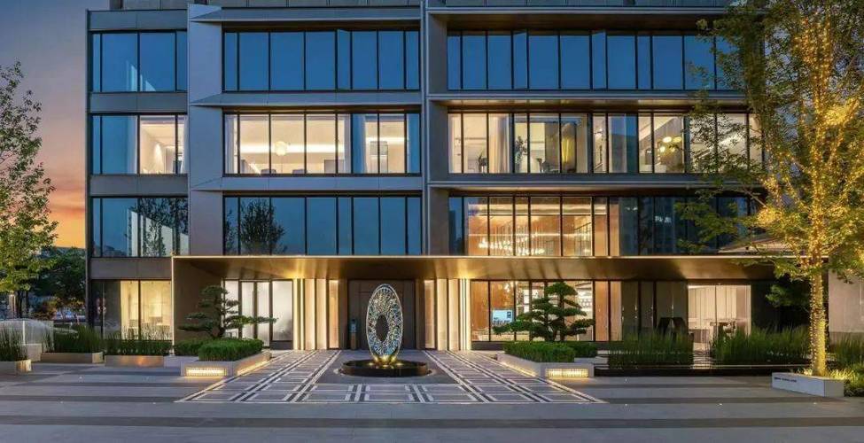 项目设计灵感来源于香港著名的嘉道理道,那里以其依山而建的地别墅