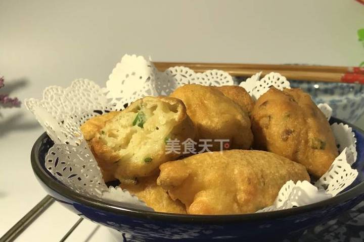 最新发现的小零食炸面团子面粉加鸡蛋过油炸炸一个吃一个