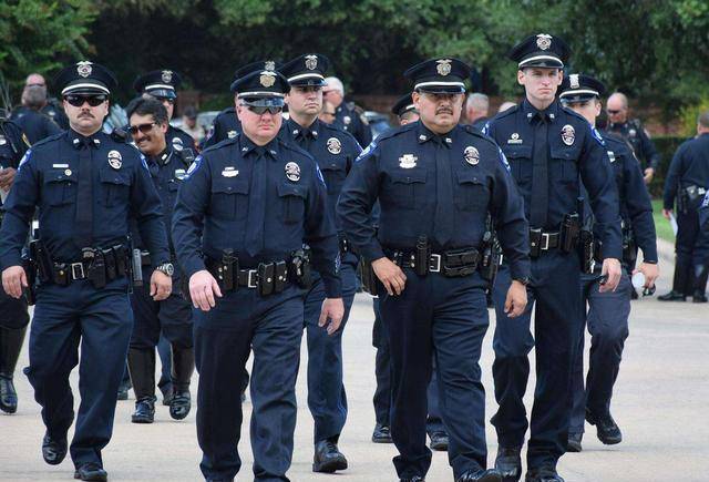 原创美最胖警察潜伏黑帮24年忍不住说再不收网我就是一把手