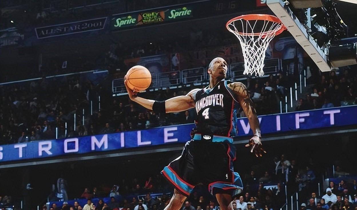 他贵为榜眼和姚明做过队友但除了扣篮其他什么都不会了