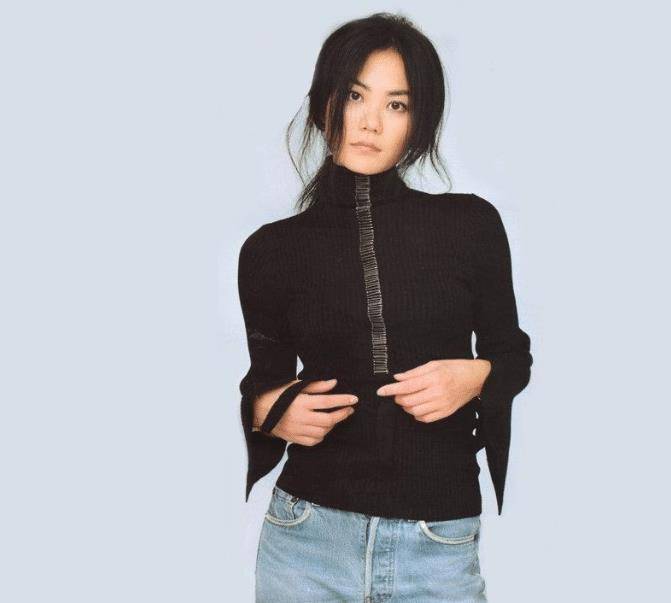 王菲拍戏,没想到副导演却找错人,束手无措将错就错_范文芳_合作_因为