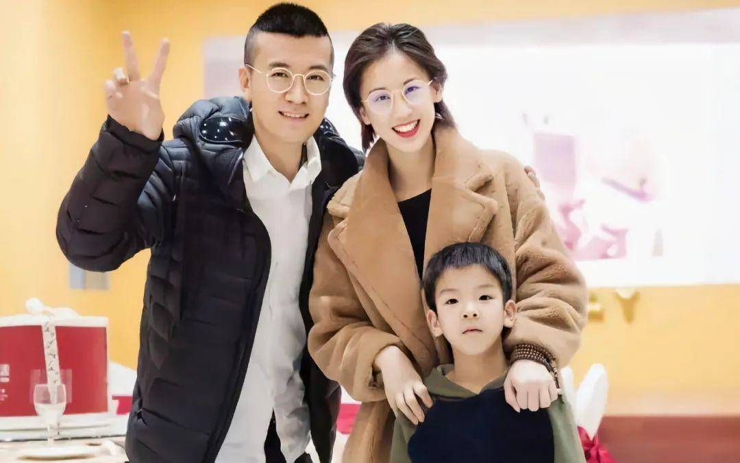 虽然之前黄圣依和杨子隐婚的事情一直被大众所议论,但从他们的日常便