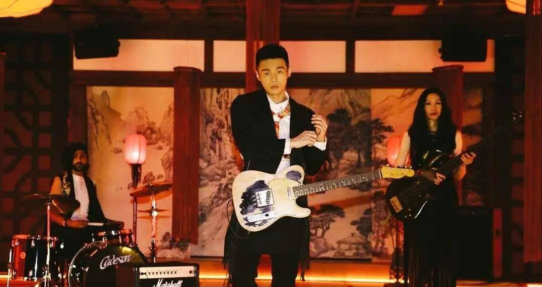 38岁李荣浩:15岁辍学19岁车祸险丧命,10年幕后终逆袭成导师_时候_吉他