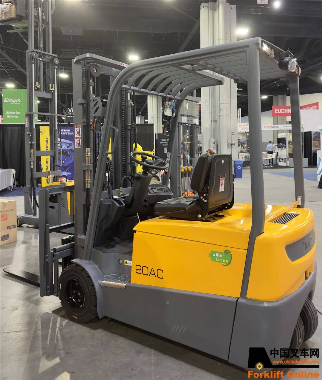 作为中国电动叉车领军品牌,中国西林以其独特的设计和卓越的性能吸引