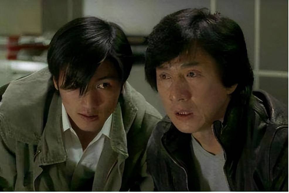 刘德华怎么也想不到当年随口亲的婴儿居然差点把他踢下神坛