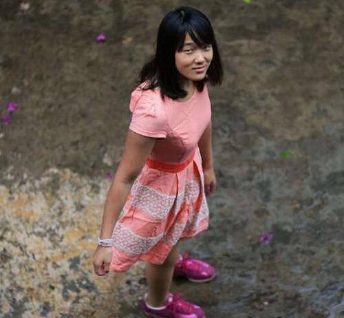 原创钱红艳四岁失去双腿靠篮球和双手行走如今亭亭玉立夺得金牌