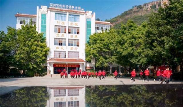 原创时代楷模张桂梅用生命改写山村女孩的命运用行动点燃希望种子