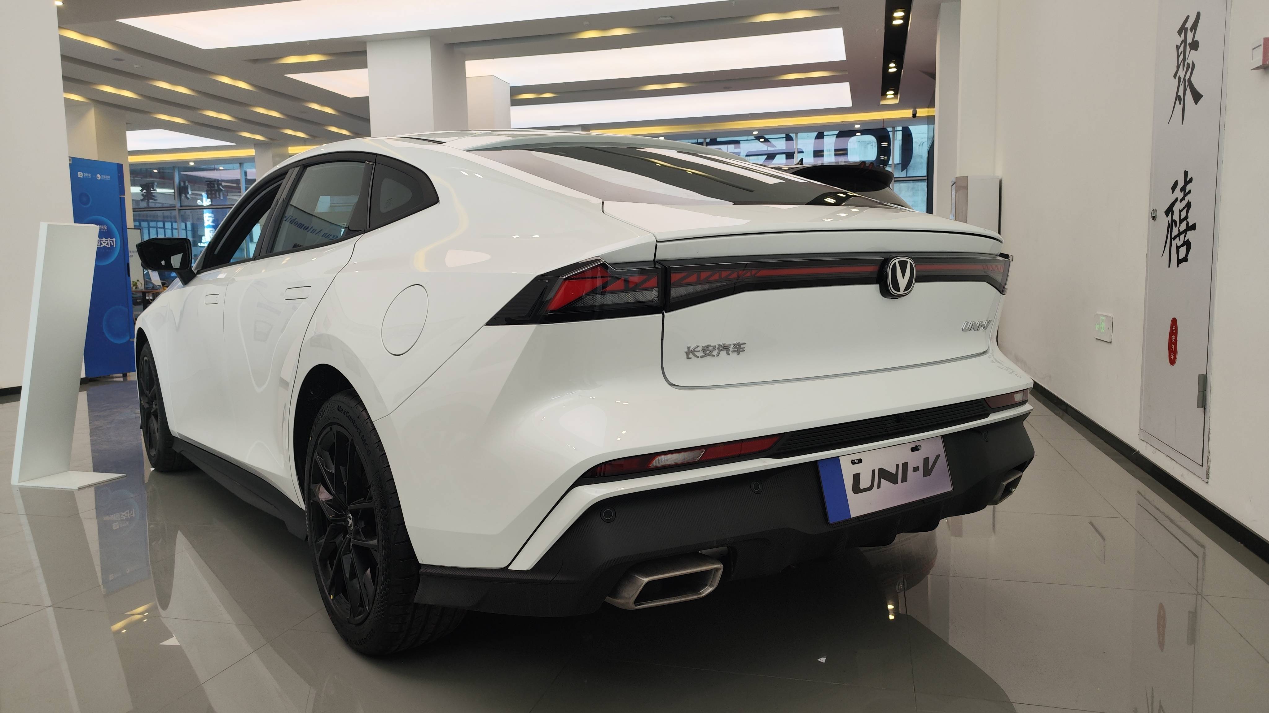 十万级运动轿跑"新卷王" 你的第一轿跑就该这么出圈!_搜狐汽车_搜狐网