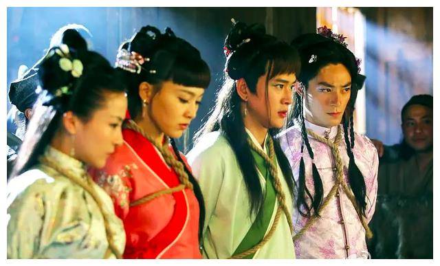 男扮女装大比拼谁才是真正的高手花样百出惹笑不停