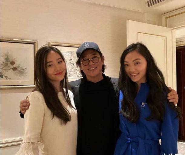 李连杰女儿平台晒照片细腰又时尚身材火辣完美遗传母亲基因