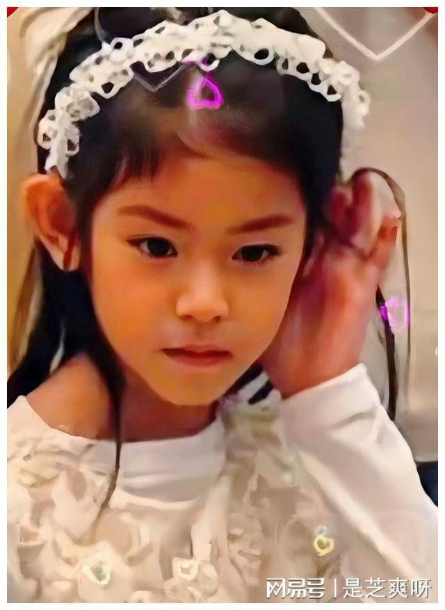 林心如晒女儿正脸照五官与霍建华一模一样有明星范儿可以出道