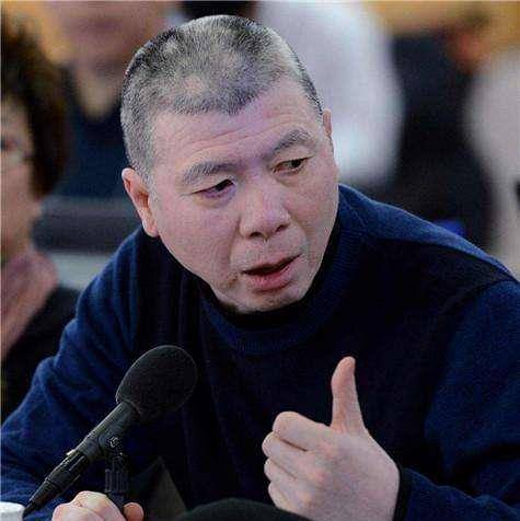 冯小刚饭局照流出,他被"大佬"揽入怀中,画面和谐十足_张艺谋_陈凯歌