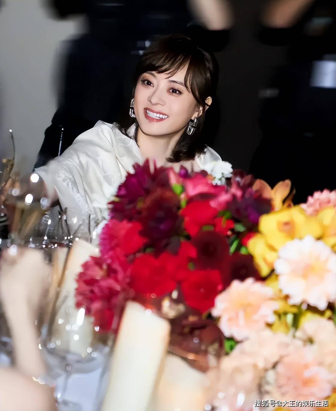 原创孙俪活动生图续了长发气质大变网友辣评终于告别微商发型