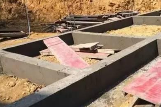 原创农村自建房条形基础和桩基础哪个更实用不要傻傻花了冤枉钱