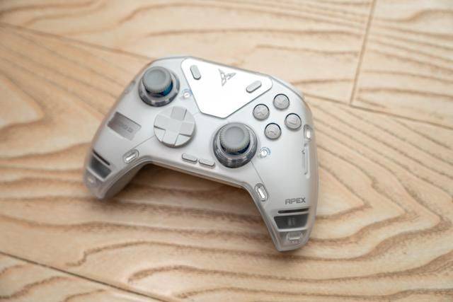 499元的飞智八爪鱼4游戏手柄值不值