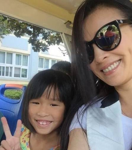 看他们孩子的照片,不得不怀疑整容_父母_金喜善_章子怡