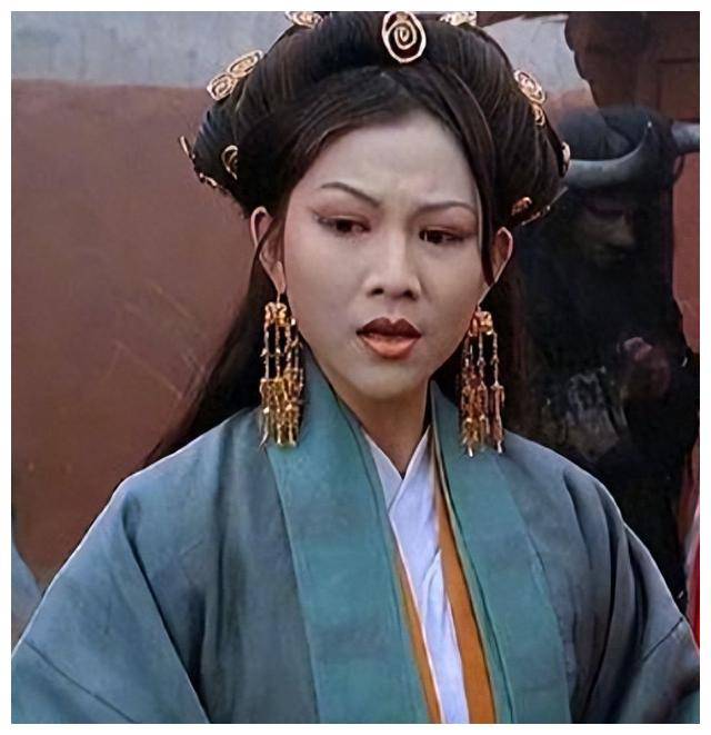 50岁蔡少芬在香港的80㎡豪宅,全屋极致设计,家虽小但过得很幸福_空间