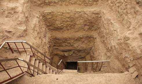 青海发现"妖墓",拔地而起33米,考古家进入不久便慌忙撤出_坟墓_古墓