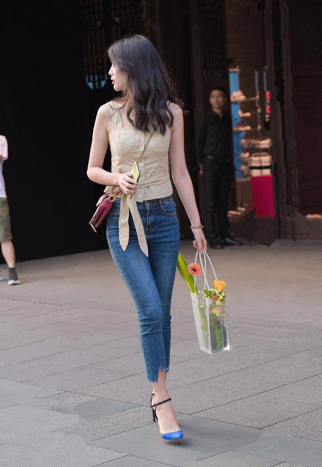 和路人感说再见,气质女生的牛仔裤穿搭,值得借鉴_造型_姐姐_时尚