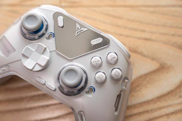 499 元的飞智八爪鱼 4 游戏手柄值不值