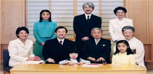 原创傻白甜皇后变身恶毒婆婆折磨高富美儿媳59年结局让人痛心