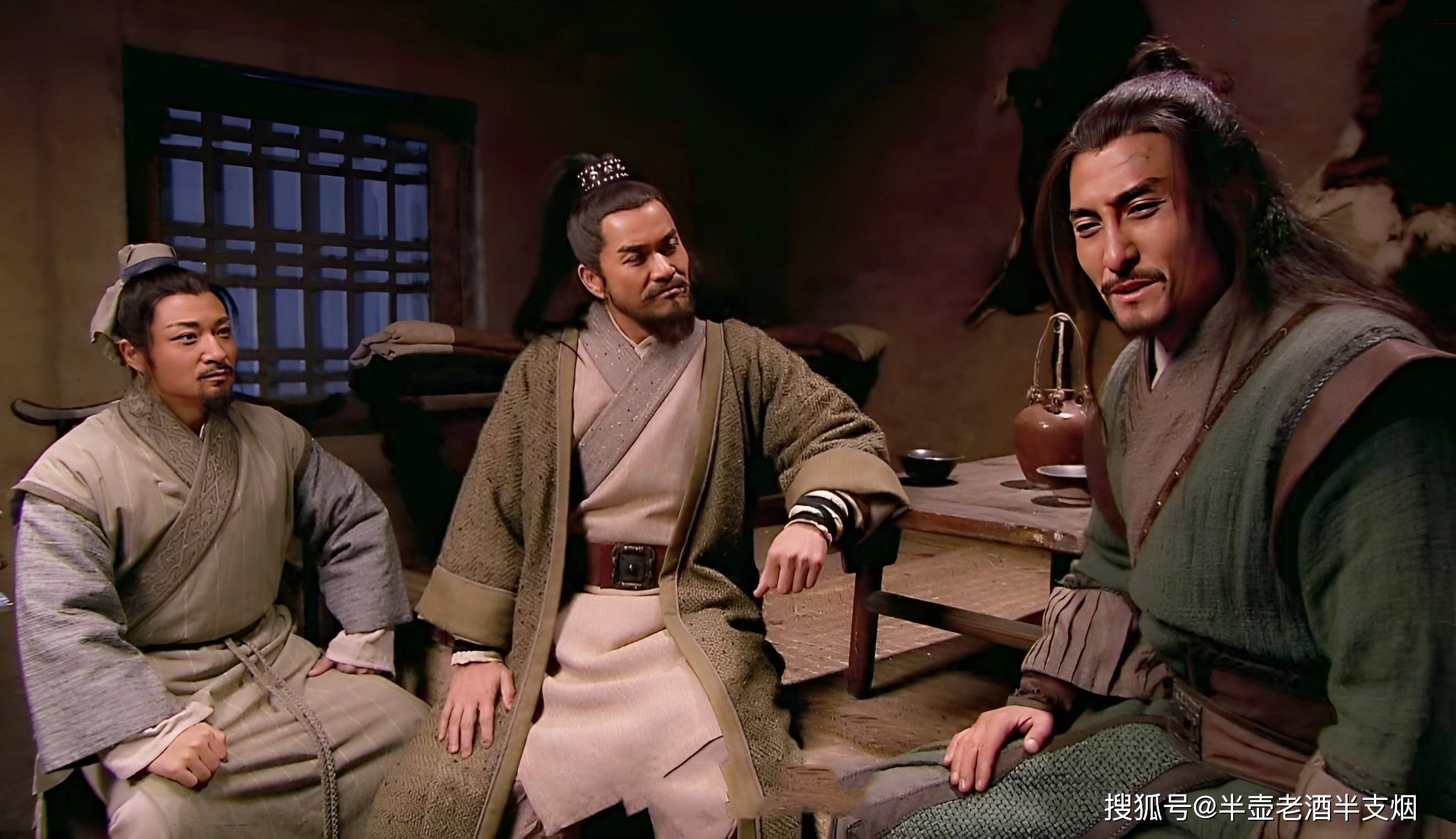 原创晁盖手使镔铁泼风刀击败一撞直董平与梁山马军五虎将单挑他能打赢