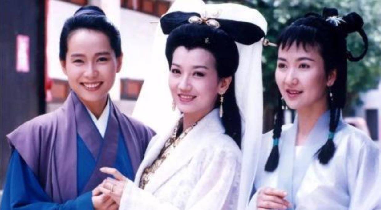 雷峰塔下真的压着白娘子吗专家打开雷峰塔意外发现了一窝白蛇