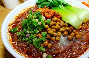 大厨无心说漏嘴:做酸辣粉,只需这简单几步,酸辣开胃,安全卫生