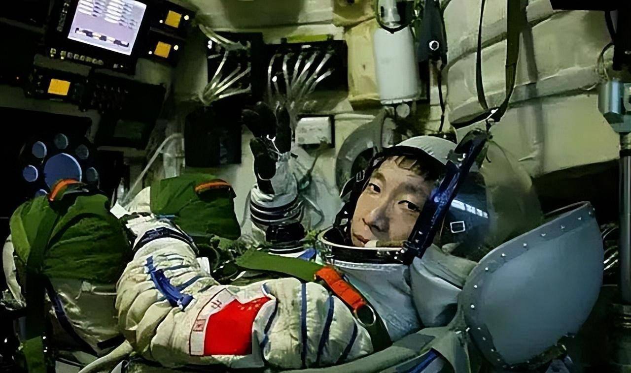 杨利伟的妻子容貌秀丽和婆婆是同事被一眼看上当儿媳妇