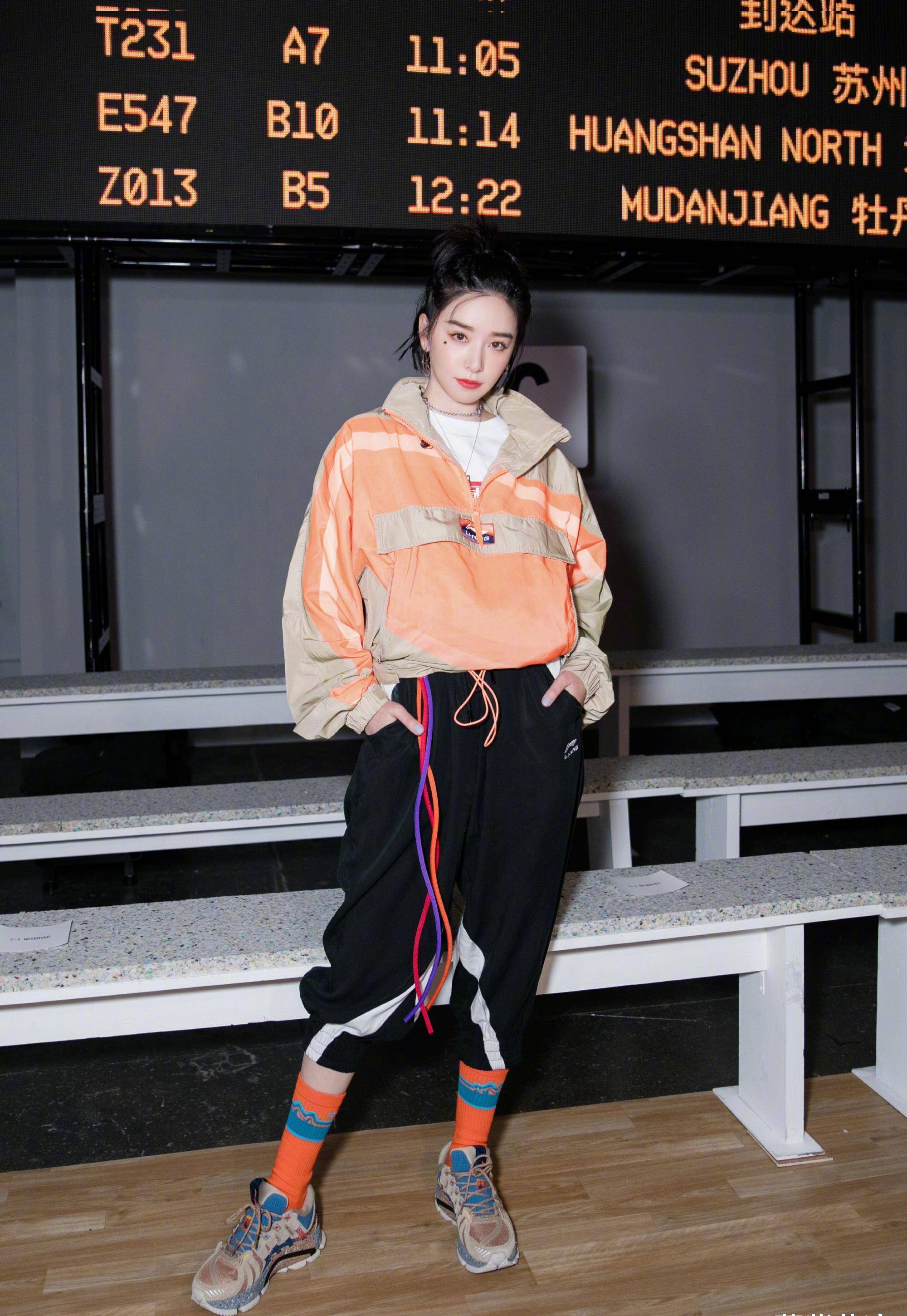 原创阚清子分手后变了个人穿搭太大胆了为了秀大长腿裤子都不穿