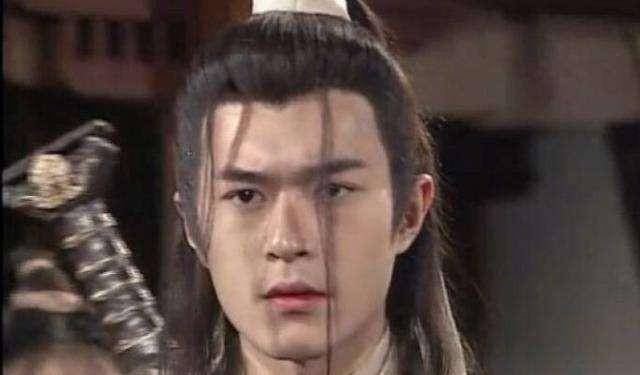 杨过的玄铁剑法和天下各门各派的剑法都不相同,以"重剑无锋,大巧不工"
