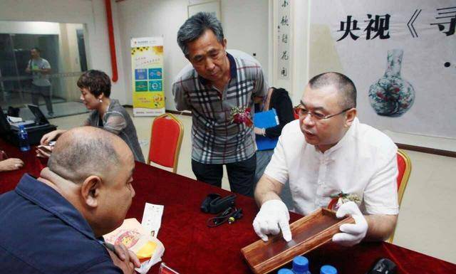 原创鉴宝节目现压菜石老农惹得观众爆笑专家价值不可估量