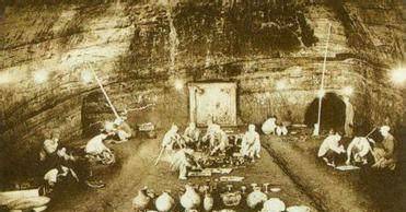 康熙陵墓被盗掘,尸骨浸泡在寒水中,专家看了直摇头,这抢救不了