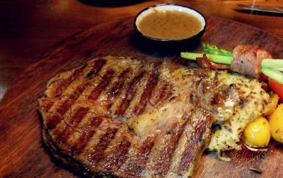 西餐厅吃牛排为啥点全熟会被嘲笑真正原因是因为老板怕你