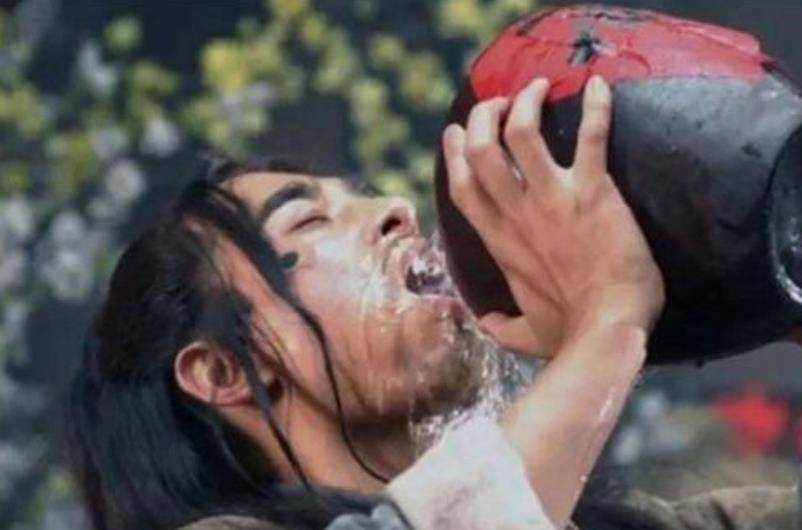 古代第一酒鬼,被老婆踹进酒缸,大喊三个字,今成年轻人的口头禅_刘伶