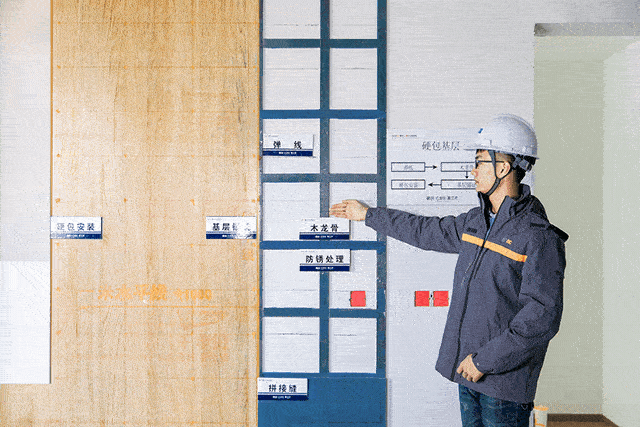 在吊顶细节上,吊顶基层的高度大于300毫米的侧挂板采用燕尾榫进行拼接