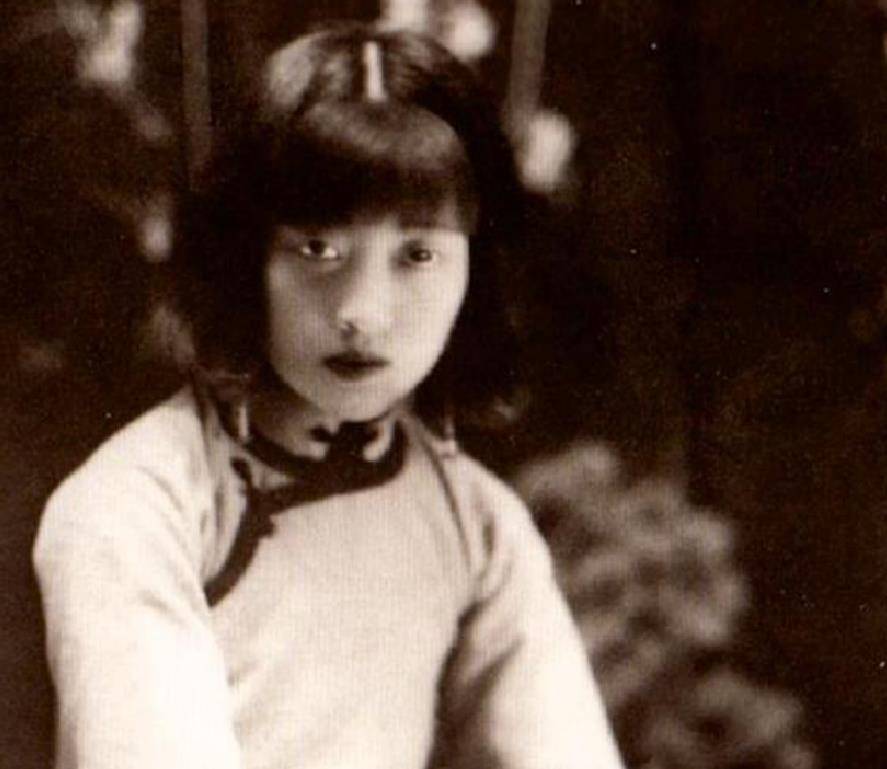 原创清朝最后一位皇后婉容老照片貌美惊艳为士兵生子下场凄惨