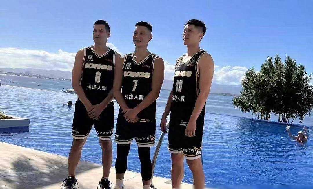 林书豪神秘女子曝光,来自菲律宾,家世显赫,是名教师,身材极品_篮球