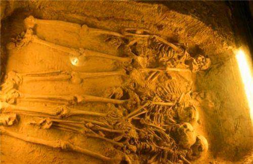 就曾在河南安阳侯家庄西北发掘过一座殷商时期的大墓,更是惨绝人寰:在